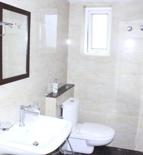 Ant Biz Rooms Near Chennai Trade Centre Exterior photo